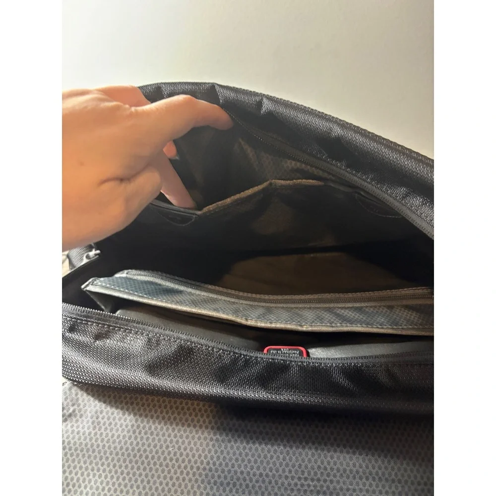 T-Tech by‎ Tumi 5589D Ballistic Nylon Laptop Messenger Bag Black